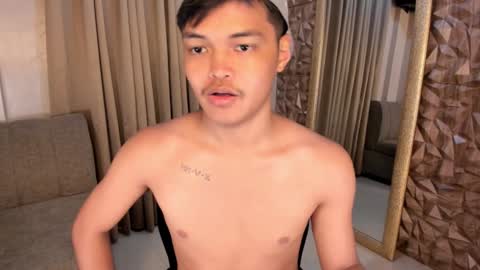 Snapshot of asianhugescott chatting on February 5, 4:27 am VICTORIA SCOTT online show from February 5, 4:27 am