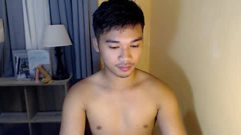 asianhunk_jamesx online show from October 29, 11:56 am