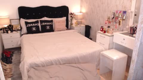 Kylie online show from February 20, 4:25 pm