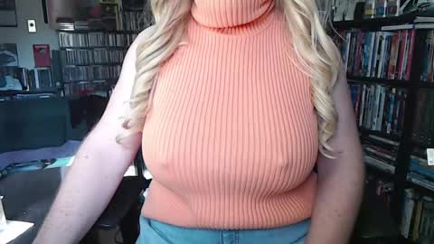 Snapshot of aspen_vale chatting on September 28, 7:45 pm Aspen Vale online show from September 28, 7:45 pm