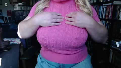 Snapshot of aspen_vale chatting on October 5, 7:10 pm Aspen Vale online show from October 5, 7:10 pm