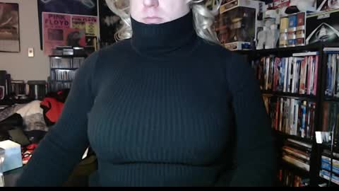 Snapshot of aspen_vale chatting on December 6, 9:40 pm Aspen Vale online show from December 6, 9:40 pm