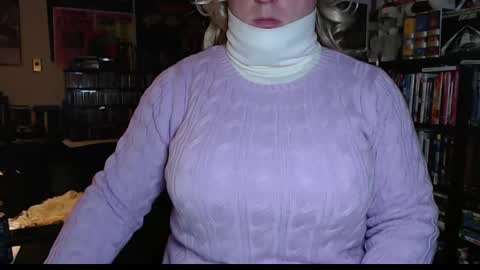 Snapshot of aspen_vale chatting on December 2, 10:51 pm Aspen Vale online show from December 2, 10:51 pm