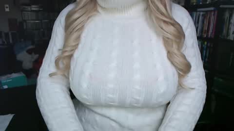 Snapshot of aspen_vale chatting on October 20, 8:58 pm Aspen Vale online show from October 20, 8:58 pm