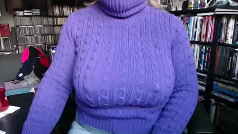 Snapshot of aspen_vale chatting on September 17, 10:24 pm Aspen Vale online show from September 17, 10:24 pm