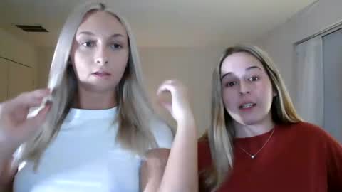 Snapshot of aspenaries chatting on December 10, 12:50 am Aspen Aries online show from December 10, 12:50 am