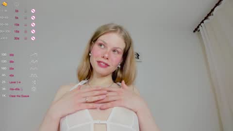 Snapshot of ass_latte chatting on December 15, 12:40 am Sasha online show from December 15, 12:40 am
