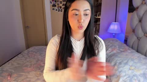 Snapshot of asshley__ chatting on February 2, 3:43 am Ashley online show from February 2, 3:43 am