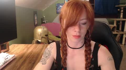 Snapshot of astraeasiren chatting on February 4, 5:53 am AstraeaSiren online show from February 4, 5:53 am