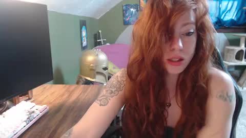 Snapshot of astraeasiren chatting on February 21, 6:37 pm AstraeaSiren online show from February 21, 6:37 pm