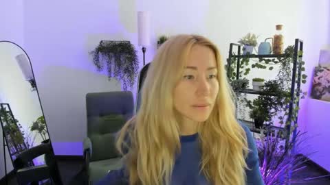 astramonroe online show from April 20, 7:11 am