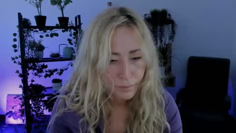 astramonroe online show from March 14, 10:41 am