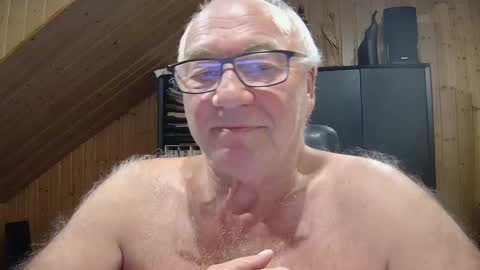 Snapshot of asusandy chatting on October 10, 11:20 pm asusandy online show from October 10, 11:20 pm