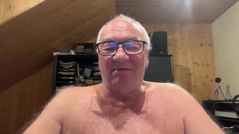 Snapshot of asusandy chatting on September 24, 11:22 pm asusandy online show from September 24, 11:22 pm