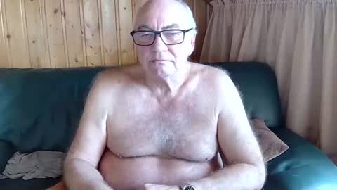 Snapshot of asusandy chatting on March 2, 9:42 am asusandy online show from March 2, 9:42 am