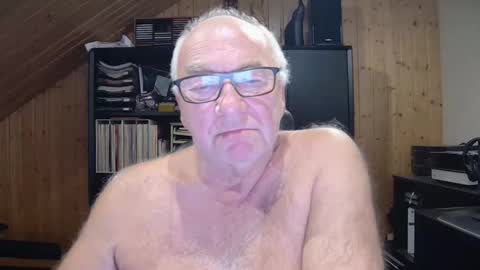Snapshot of asusandy chatting on September 28, 2:31 am asusandy online show from September 28, 2:31 am