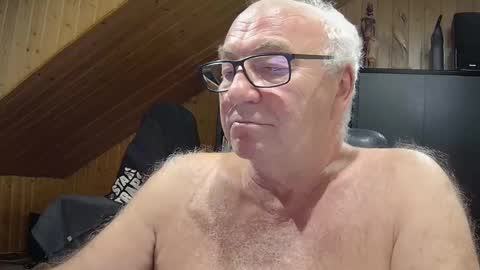 Snapshot of asusandy chatting on October 13, 10:23 pm asusandy online show from October 13, 10:23 pm