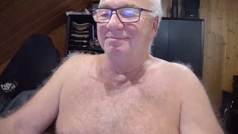 Snapshot of asusandy chatting on October 15, 10:32 pm asusandy online show from October 15, 10:32 pm