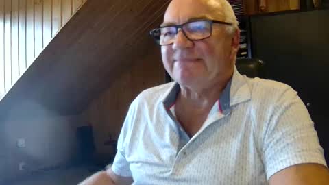 Snapshot of asusandy chatting on September 18, 11:58 am asusandy online show from September 18, 11:58 am