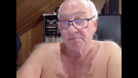 Snapshot of asusandy chatting on October 4, 9:01 pm asusandy online show from October 4, 9:01 pm