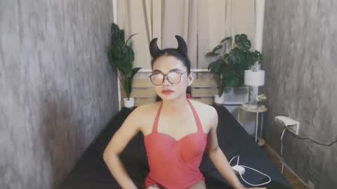 atashakendall online show from November 25, 6:50 pm