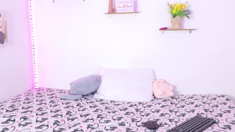 ATENEA MAKRI online show from January 17, 4:15 pm