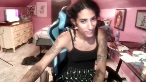 Snapshot of athena_the_godess chatting on October 19, 1:10 am xoxo G0DD3SS xoxox online show from October 19, 1:10 am