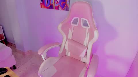 Snapshot of athenea__fox chatting on October 3, 1:19 pm athenea__fox online show from October 3, 1:19 pm