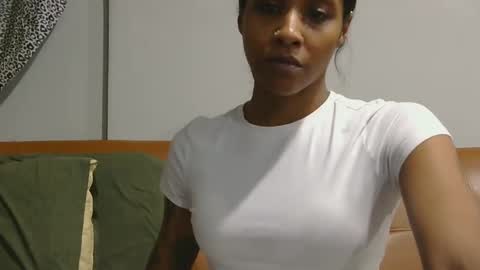 Snapshot of atirahcali chatting on September 25, 8:27 pm AtirahCali online show from September 25, 8:27 pm