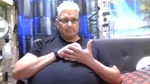 A online show from December 30, 8:43 am