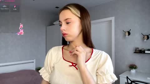 Jolyn online show from April 19, 4:02 am