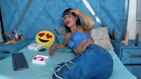 Monii Yi online show from March 28, 2:35 am