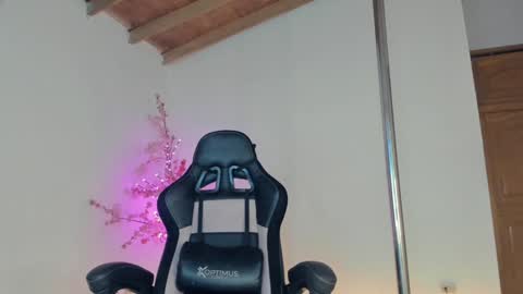 aura online show from January 11, 11:34 am