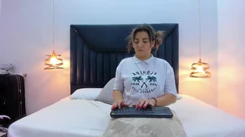 Aura Evans online show from September 23, 12:10 pm