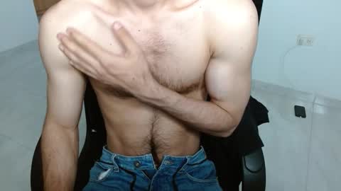 Snapshot of aureliv1 chatting on September 14, 12:02 am Aureliano online show from September 14, 12:02 am