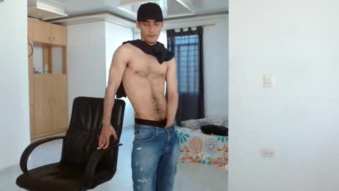 Snapshot of aureliv1 chatting on October 4, 9:56 pm Aureliano online show from October 4, 9:56 pm