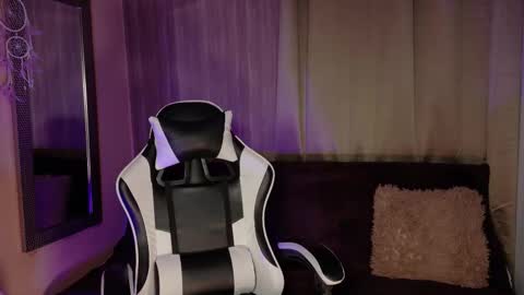 aurora_collins08 online show from October 1, 6:18 pm