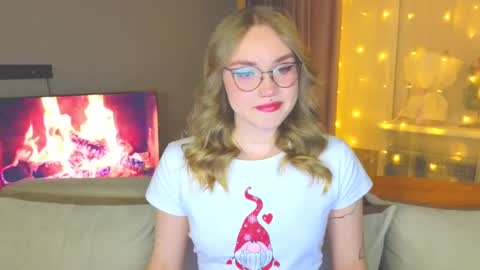 Snapshot of aurora_golden chatting on December 26, 3:42 pm Kate online show from December 26, 3:42 pm