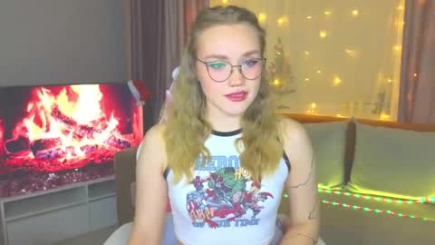 Snapshot of aurora_golden chatting on January 6, 4:13 pm Kate online show from January 6, 4:13 pm