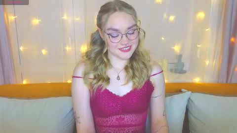 Snapshot of aurora_golden chatting on March 4, 6:39 pm Kate online show from March 4, 6:39 pm