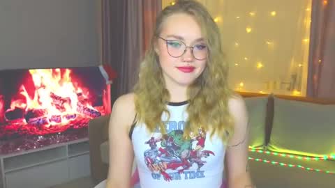 Snapshot of aurora_golden chatting on January 6, 7:13 pm Kate online show from January 6, 7:13 pm