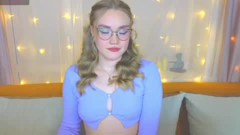 Snapshot of aurora_golden chatting on February 27, 4:21 pm Kate online show from February 27, 4:21 pm