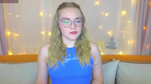 Snapshot of aurora_golden chatting on March 7, 4:11 pm Kate online show from March 7, 4:11 pm