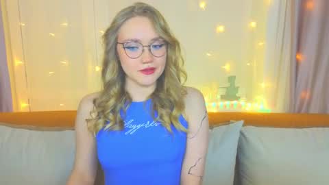 Snapshot of aurora_golden chatting on February 9, 6:47 pm Kate online show from February 9, 6:47 pm