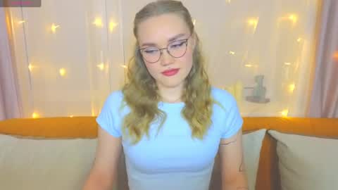Snapshot of aurora_golden chatting on February 25, 3:42 pm Kate online show from February 25, 3:42 pm