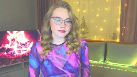 Snapshot of aurora_golden chatting on January 4, 4:00 pm Kate online show from January 4, 4:00 pm