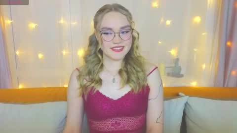 Snapshot of aurora_golden chatting on March 4, 3:37 pm Kate online show from March 4, 3:37 pm