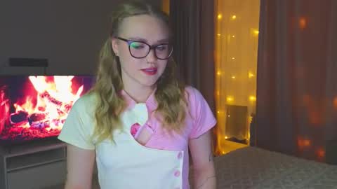 Snapshot of aurora_golden chatting on October 11, 7:06 pm Kate online show from October 11, 7:06 pm