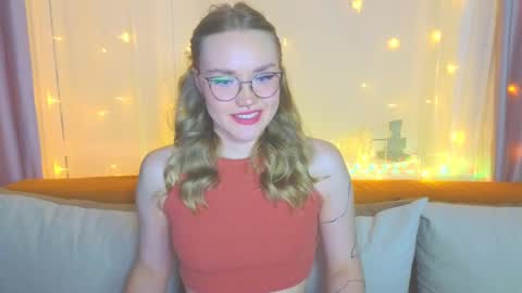 Snapshot of aurora_golden chatting on February 2, 7:04 pm Kate online show from February 2, 7:04 pm