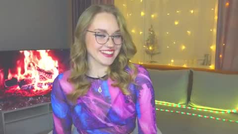 Snapshot of aurora_golden chatting on January 4, 7:02 pm Kate online show from January 4, 7:02 pm